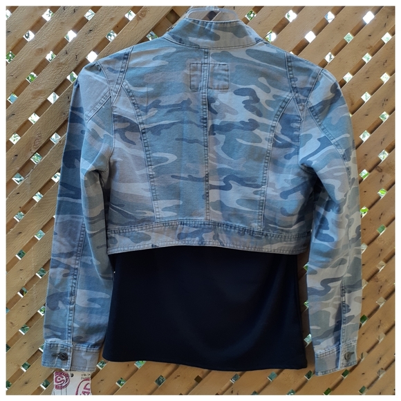 🖤 NWT camo jacket and black ribbed shirt - Picture 6 of 6